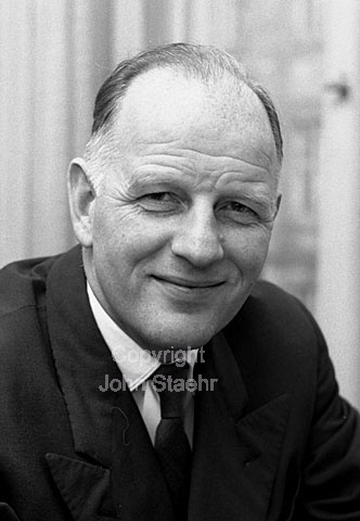 Lorentz Petersen diplomat. 08-03-63.
6x6, jpeg, 300 dpi, size: 3 MB.
Printsize: 30 cm
a6344203.jpg