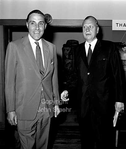 Christiani & Nielsen 60 års jubilæum. Reception for diplomater på Hotel 3 Falke. USA's ambassadør W. MacCormick Blair jr..
17-06-64.
6x6, tiff, 300 dpi, size: 4 - 7 MB.
Printsize: 25 cm n6441901.jpg