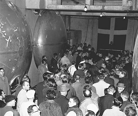 Rejsegilde lagerkælder på ottende etage.
13-11-63.
6x6, tiff, 300 dpi, size: 4 - 7 MB.
s6343606.jpg
