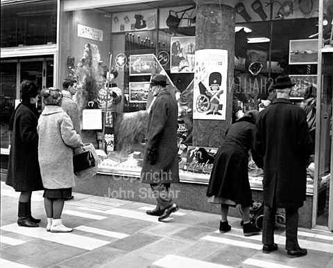 Dansk Butiksudsmykning på Stortorget i Stockholm.
De danske uger i Stockholm i Sverige.
04-02-64.
6x6, tiff, 300 dpi, size: 4 - 7 MB.
sa6473104.jpg