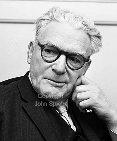 Holger Eriksen, radaktør af Demokraten og Folketingsmedlem for Socialdemokratiet.
03/12/1964
6x6, tiff, 300 dpi, size: 4 - 7 MB.
Printsize: 25 cm oe6441503.jpg