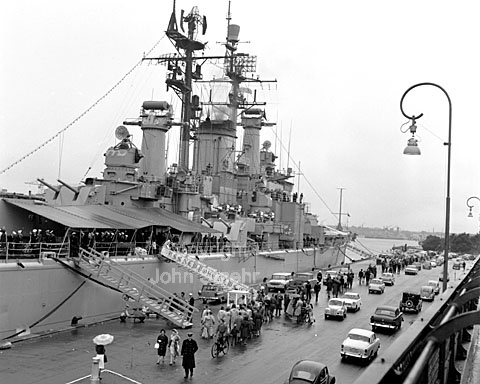 Amerikansk krydser "Newport News" på Langelinie.
Det er verdens største krydser.
01-09-63.
6x6, jpeg, 300 dpi, size: 1 - 2 MB.
Printsize: 25 cm. l6341004.jpg