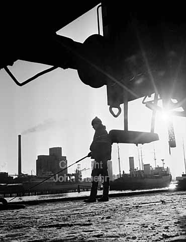 Isbrydere og lystfiskere på Kalvebod Brygge ved Gasværkshavnen i Købehavn.
29/12/1964
6x6, tiff, 300 dpi, size: 4 - 7 MB.
Printsize: 25 cm
aa6443406.jpg