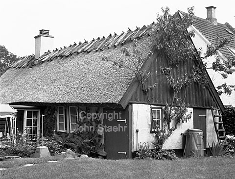 Johannes Evalds hytte i Rungsted Kyst.
22-08-63.
6x6, jpeg, 300 dpi, size: 1 - 2 MB.
Printsize: 25 cm. k6344403.jpg