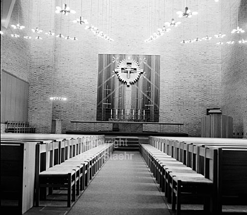 Utterslev Kirke bygget af Arkitekterne Hoff og Windinge, pris 1.460.000 Kr.
Billedet er taget dagen før indvielsen.
06-09-63.
6x6, jpeg, 300 dpi, size: 1 - 2 MB.
Printsize: 25 cm. m6342303.jpg