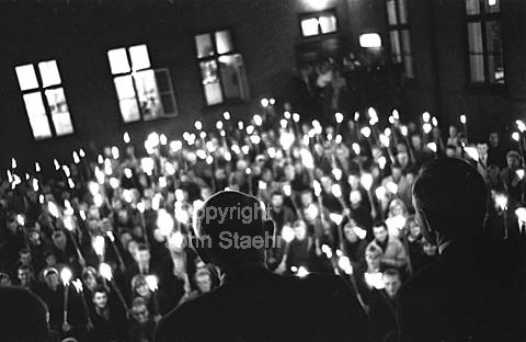 Poul Henningsen - PH - fylder 70. Akademikernes fakkeltog fra Louis Poulsens gård til Håndværkerforeningen.
10/09/1964
24x36, tiff, 300 dpi, size: 19 - 23 MB.
Printsize: 25 cm
sa64402712.jpg