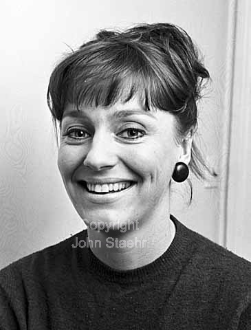 Skuespillerinden Birgit Price født Birgitte Bruun. Reqwentlowsgade 10 Tlf. EVA 549.
07/12/1964
6x6, tiff, 300 dpi, size: 4 - 7 MB.
Printsize: 25 cm
oe6442303.jpg