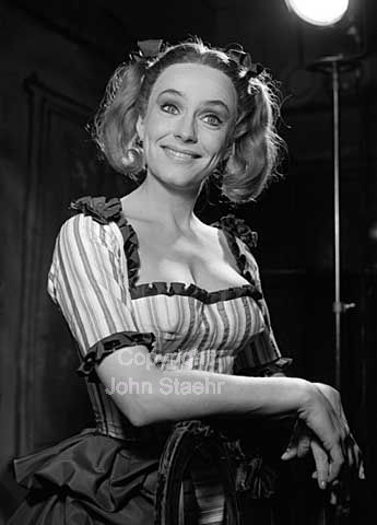 Birgitte Price som Lisbeth i Holbergs Erasmus Montanus på Det Kongelige Teater. Instruktion John Price.
25/11/1964
6x6, tiff, 300 dpi, size: 4 - 7 MB.
Printsize: 25 cm
ae6443004.jpg