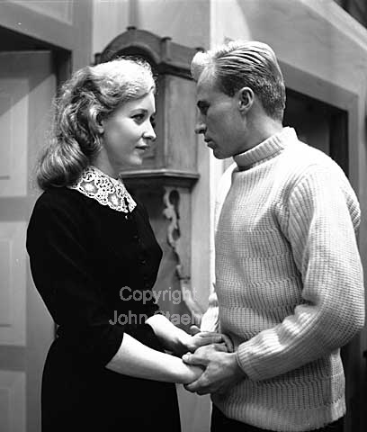 Birte Lundsgaard og Per Sessingø i Kaj Munks Ordet. Herman Gellins Teaterselskab Danmarks-tourneen.
23/10/64
6x6, tiff, 300 dpi, size: 4 - 7 MB.
Printsize: 25 cm x6440105.jpg