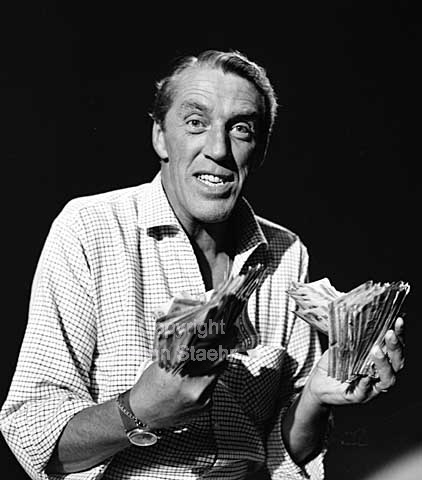 Freddy Albeck i tv-usendelsen Så gik den sommer med skuespillere fra Lulus Lysthus i Gilleleje.
12-08-64.
6x6, tiff, 300 dpi, size: 4 - 7 MB.
Printsize: 25 cm
o6444202.jpg