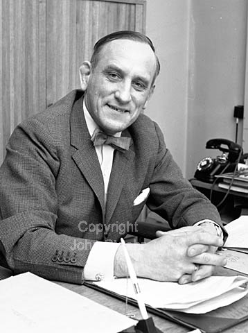 Professor Sode Mortensen Landbrughøjskolens mejerilaboratorium.
16-01-64.
6x6, tiff, 300 dpi, size: 4 - 7 MB. a6445103.jpg