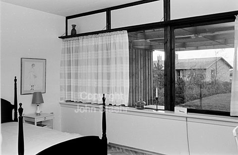 Typehus af arkitekt Holger Tangå Hansen. Beliggende Hvidegårdsparken 14, Lyngby.
08-10-63.
24x36, tiff, 300 dpi, size: 4 - 7 MB.
Printsize: 25 cm.
sa63242702.jpg