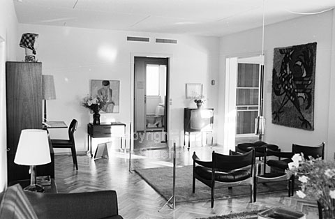 Typehus af arkitekt Holger Tangå Hansen. Beliggende Hvidegårdsparken 14, Lyngby.
08-10-63.
24x36, tiff, 300 dpi, size: 4 - 7 MB.
Printsize: 25 cm.
sa63242809.jpg