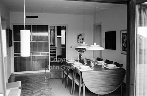 Typehus af arkitekt Holger Tangå Hansen. Beliggende Hvidegårdsparken 14, Lyngby.
08-10-63.
24x36, tiff, 300 dpi, size: 4 - 7 MB.
Printsize: 25 cm.
sa63242908.jpg