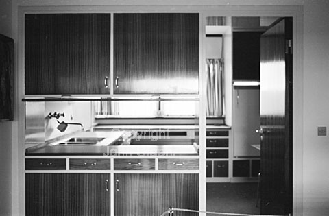 Typehus af arkitekt Holger Tangå Hansen. Beliggende Hvidegårdsparken 14, Lyngby.
08-10-63.
24x36, tiff, 300 dpi, size: 4 - 7 MB.
Printsize: 25 cm.
sa63243002.jpg