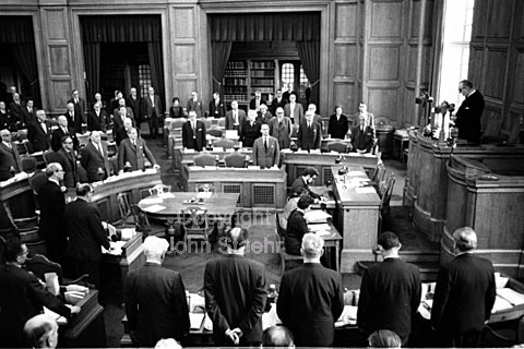 Folketingets formand Gustav Pedersen holder mindetale i Folketinget i anledning af mordet på præsident John F. Kennedy.
22-11-63.
24x36, tiff, 300 dpi, size: 4 - 7 MB. sa63332608.jpg