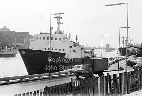 Det likviderede Anholt-rederi's nybygning M/S Anø venter på sin skæbne ved Christiansbrygge i Københavns Havn.
14-02-64.
6x6, tiff, 300 dpi, size: 4 - 7 MB.
b6443105.jpg
