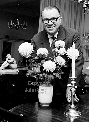 Møbelhandler i Bredgade Robert Jensen, tidligere cykelrytter.
27-09-63.
6x6, tiff, 300 dpi, size: 4 - 7 MB.
Printsize: 25 cm. o6340105.jpg