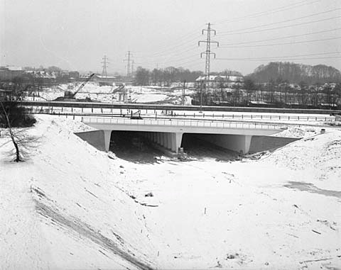 Bro over den nye motorringvej ved Lyngby under opførelse.
16-02-64.
6x6, tiff, 300 dpi, size: 4 - 7 MB. b6443704.jpg