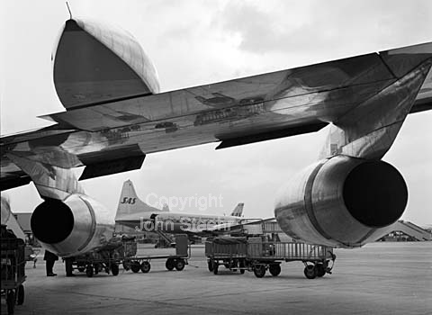 SAS Jetfly og propelfly i Københavns Lufthavn i Kastrup.
18-02-64.
6x6, tiff, 300 dpi, size: 4 - 7 MB.
b6444101.jpg
