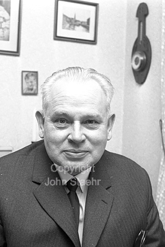 K.V.Christensen, civilingeniør, værtsedsleder Københavns Sporveje.
29-03-63.
6x6, jpeg, 300 dpi, size: 1 - 2 MB.
Printsize: 25 cm
c6340605.jpg