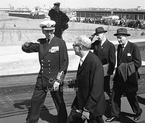 Fugleflugtslinjen indvies i Rødby. Kong Frederik og Tsyklands Kong Frederik og Tysklands Forbundspræsident Bundespräsident Dr. Heinrich Lüpke. 14-05-63.
6x6, jpeg, 300 dpi, size: 1 - 2 MB.
Printsize: 25 cm e6341306.jpg