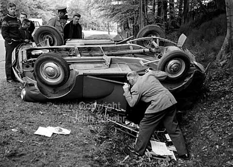 Bilulykke med Morris 1000 Minor varevogn ved Fredensborg.
23-05-64.
6x6, tiff, 300 dpi, size: 4 - 7 MB.
Printsize: 25 cm.
k6443806.jpg