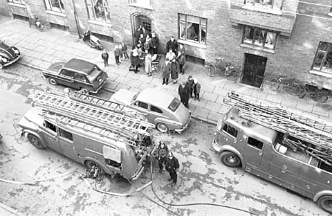 Københavns Brandvæsen til ildebrand i Nordlandsgade 9
04-03-64.
24x36, tiff, 300 dpi, size: 4 - 7 MB.
Printsize: 25 cm.
sa64122808.jpg