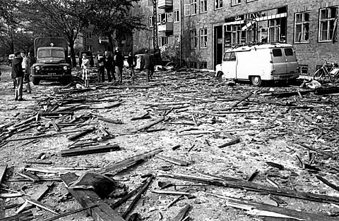 Eksplosion på Valby Gasværk. Vigerslev Allé, Stor skader og knuste ruder i de omkringliggende gader.
26/09/64.
24x36, tiff, 300 dpi, size: 4 - 7 MB.
Printsize: 25 cm
sa64412206.jpg