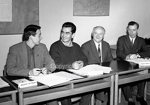 Ungdomskonference om Grøndland på Emdrupborg. Fra. v. Sytephen Heilmnn, Nicolai Olsvig, Vicedir. Grl.Handel Magnus Jensen og Jørgen Andersen.
17-11-63.
6x6, tiff, 300 dpi, size: 4 - 7 MB. s6343004.jpg