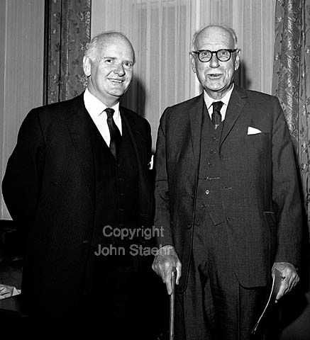 Paul Reilly Director of the Council of Industrial Design and Sir Hillary Blood the chairman of The Royal Society of Arts Londaon.
24/09/1964
6x6, tiff, 300 dpi, size: 4 - 7 MB.
Printsize: 25 cm s6443706.jpg