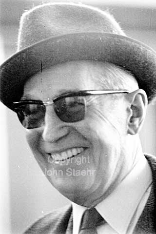 Maurice Chevalier in Copenhagen Airport, Kastrup. Performing in the Tivoli Concert Hall.
20/04/1964.
24x36, tiff, 300 dpi, size: 4 - 7 MB.
Printsize: 25 cm.
sa64210102.jpg