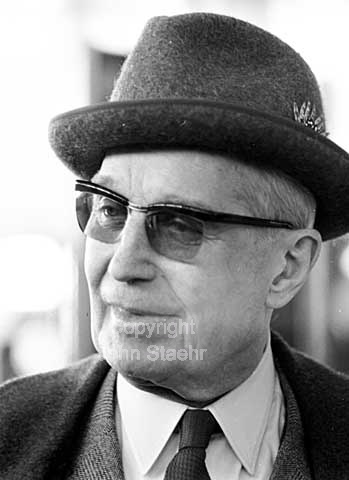 Maurice Chevalier in Copenhagen Airport, Kastrup. Performing in the Tivoli Concert Hall.
20/04/1964.
24x36, tiff, 300 dpi, size: 4 - 7 MB.
Printsize: 25 cm.
sa64210103.jpg