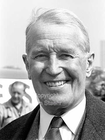 Maurice Chevalier in Copenhagen Airport, Kastrup. Performing in the Tivoli Concert Hall.
20/04/1964.
24x36, tiff, 300 dpi, size: 4 - 7 MB.
Printsize: 25 cm.
sa64210108.jpg