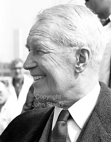 Maurice Chevalier in Copenhagen Airport, Kastrup. Performing in the Tivoli Concert Hall.
20/04/1964.
24x36, tiff, 300 dpi, size: 4 - 7 MB.
Printsize: 25 cm.
sa64210201.jpg