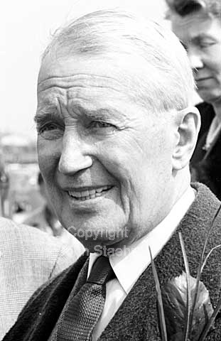 Maurice Chevalier in Copenhagen Airport, Kastrup. Performing in the Tivoli Concert Hall.
20/04/1964.
24x36, tiff, 300 dpi, size: 4 - 7 MB.
Printsize: 25 cm.
sa64210204.jpg