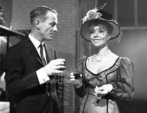 The Danish composer Bent Fabricius Bjerre og Sonja Ziemann in Danish televison.
07/10/64.
6x6, tiff, 300 dpi, size: 4 - 7 MB.
Printsize: 25 cm t6444502.jpg