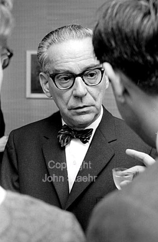 Ivo Andric, writer from Jugoslavia. Nobel Prize in Literature 1961
09/08/1963.
24x36, jpeg, 300 dpi, size: 1 - 2 MB.
Printsize: 25 cm. sa63192403.jpg