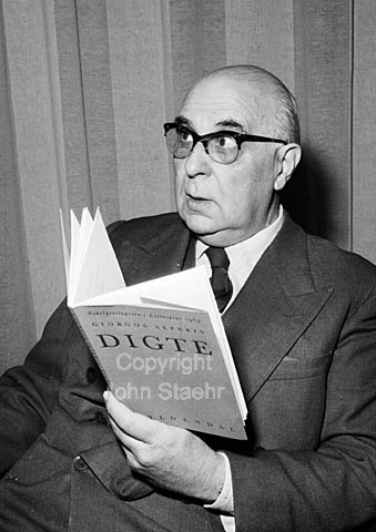 The Greek Nobel-prizewinner in literature Giorgis Seferis. Cpenhagen Airport on his way to Stockholm.
06/12/1963.
6x6, tiff, 300 dpi, size: 4 - 7 MB. v6342504.jpg