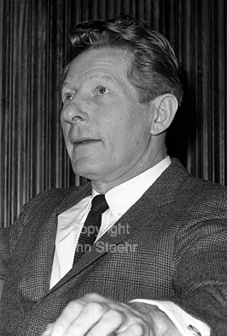 The actor Danny Kaye meet the press on the Danmarks Radio in Copenhagen. The Danish Broadcast company.
30/04/1964.
24x36, tiff, 300 dpi, size: 4 - 7 MB.
Printsize: 25 cm.
sa64220201.jpg