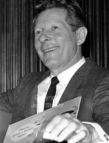 The actor Danny Kaye meet the press with his new record Mummy Gimme a Drink of Water - on the Danmarks Radio in Copenhagen. The Danish Broadcast company.
30/04/1964.
24x36, tiff, 300 dpi, size: 4 - 7 MB.
Printsize: 25 cm. sa64220203.jpg
