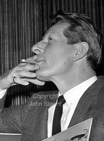 The actor Danny Kaye meet the press with his new record Mummy Gimme a Drink of Water - on the Danmarks Radio in Copenhagen. The Danish Broadcast company.
30/04/1964.
24x36, tiff, 300 dpi, size: 4 - 7 MB.
Printsize: 25 cm. sa64220204.jpg