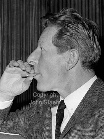 The actor Danny Kaye meet the press on the Danmarks Radio in Copenhagen. The Danish Broadcast company.
30/04/1964.
24x36, tiff, 300 dpi, size: 4 - 7 MB.
Printsize: 25 cm. sa64220301.jpg