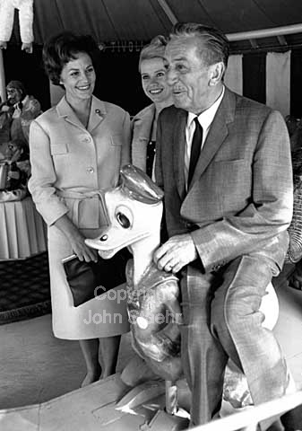 Walt Disney - 63 years old - in the Tivoli amusement park in Copenhagen, Denmark. Walt Disney opened his own Disneyland in 1955. Left, the Danish actress Astrid Willaume, the Danish ballerina Kirsten Simone and Donald Duck.
24-06-64.
24x36, tiff, 300 dpi, size: 4 - 7 MB.
Printsize: 25 cm sa64312606.jpg