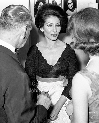 Maria Callas meet The Danish King Frederik and princess Bennedikte.
08-06-63.
6x6, jpeg, 300 dpi, size: 1 - 2 MB.
Printsize: 25 cm.
f6341606.jpg