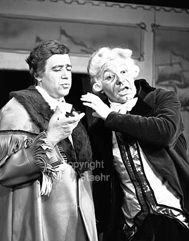 Opera singer Alberto Oro Opera and Renato Bruson i Alleen (ægteskabsvekslen og kapelmesteren).
11-04-64.
6x6, tiff, 300 dpi, size: 4 - 7 MB.
Printsize: 25 cm.
g6443603.jpg