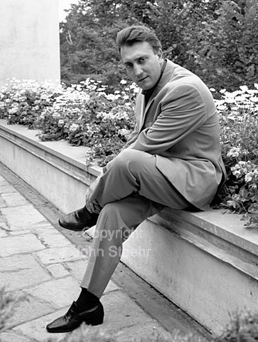 The Italian baritone, Piero Cappuccilli in Copenhagen.
08-07-63.
6x6, jpeg, 300 dpi, size: 1 - 2 MB.
Printsize: 25 cm. h6340703.jpg