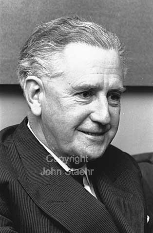 Editor of The Times of London, general of the British Broadcasting Corporation (BBC) from 1944 to 1952, Sir William Haley in Copenhagen airport.
15-05-64.
24x36, tiff, 300 dpi, size: 4 - 7 MB.
Printsize: 25 cm.
sa64251309.jpg