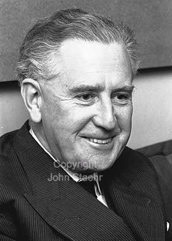 Editor of The Times of London, general of the British Broadcasting Corporation (BBC) from 1944 to 1952, Sir William Haley in Copenhagen airport.
15-05-64.
24x36, tiff, 300 dpi, size: 4 - 7 MB.
Printsize: 25 cm.
sa64251312.jpg