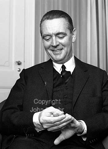 Generalbevollmächtigten in seinen Stahlkonzern Krupp, Berthold Beitz, bis heute die "Graue Eminenz" bei Krupp
(general manager).
04/11/1964
6x6, tiff, 300 dpi, size: 4 - 7 MB.
Printsize: 25 cm z6441306.jpg